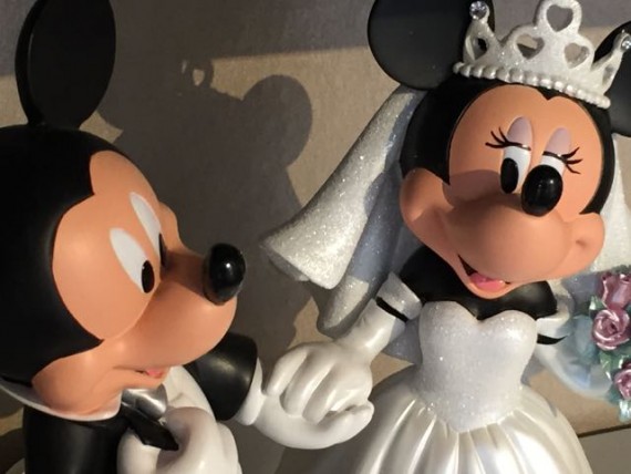 Mickey and Minnie Mouse wedding figurines