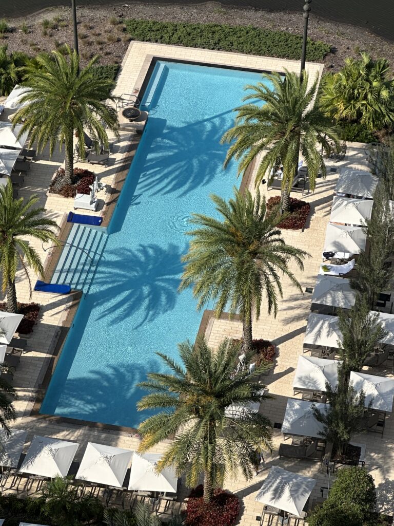 Four seasons resort, swimming pool