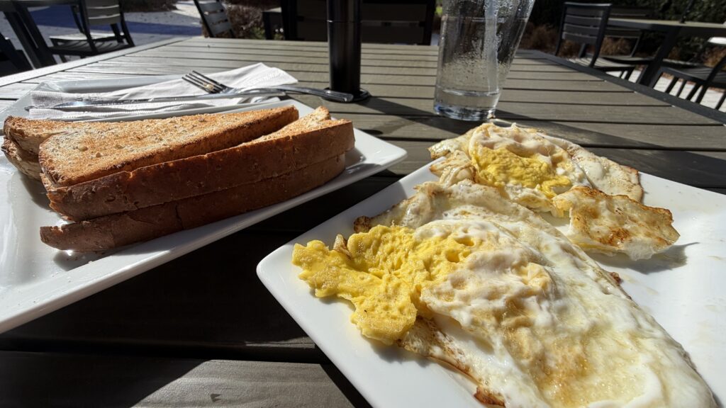 breakfast plate at outdoor cafe